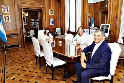 Cristina Kirchner con Rafael Correa y Gabriela Rivadeneira, de Ecuador