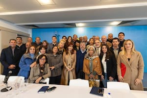 Cristina Kirchner con senadores en la sede del PJ