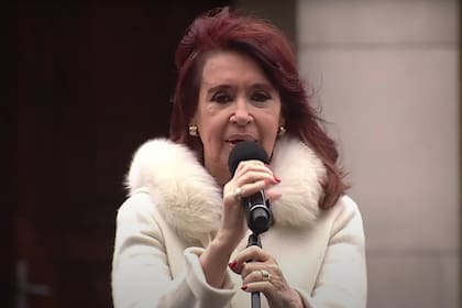 Cristina Kirchner cuestionó a la oposición y pidió que los países que tienen más vacunas las compartan con los demás
