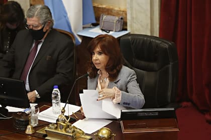 Cristina Kirchner durante el comienzo de la sesión por la reforma judicial en el Senado