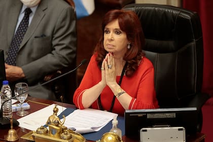 Cristina Kirchner durante la sesión por Ganancias en el Senado
