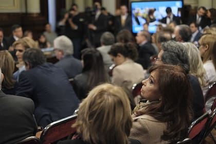 Cristina Kirchner en el Senado a pocas horas de que estallara el escándalos por los cuadernos de coimas durante su Gobierno