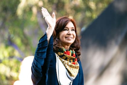 Cristina Kirchner tenía previsto volver hoy de la Isla donde se encuentra internada su hija Florencia