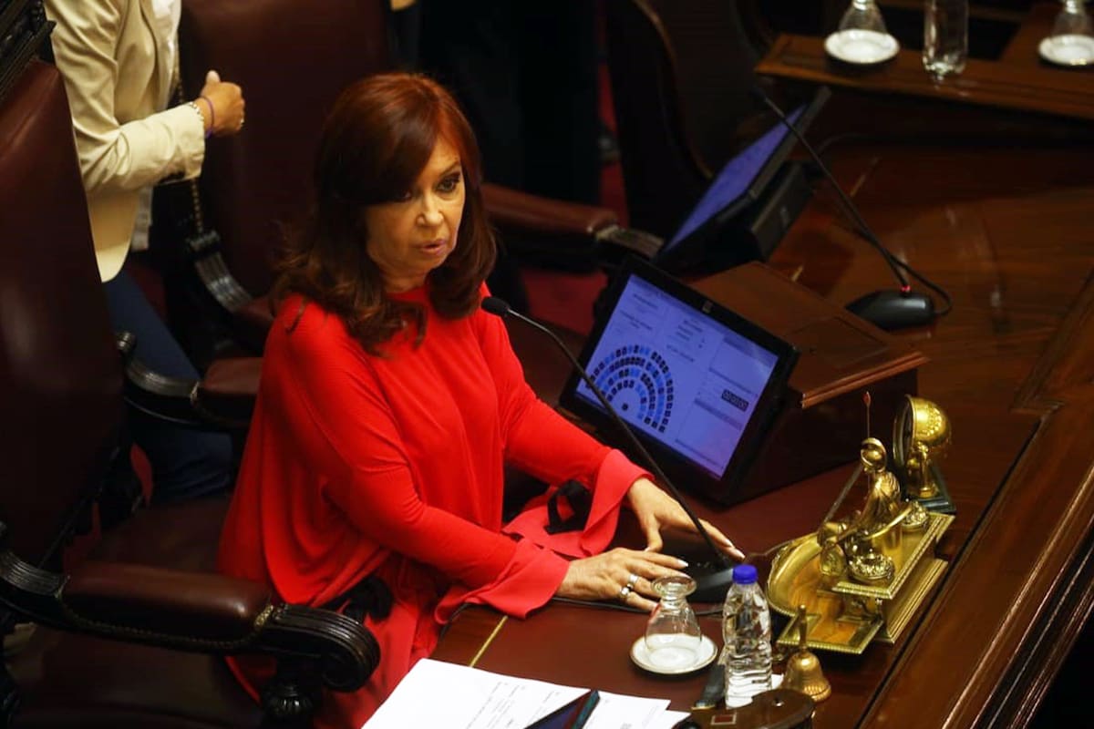 Cristina Kirchner en el arranque de la sesión de hoy en el Senado