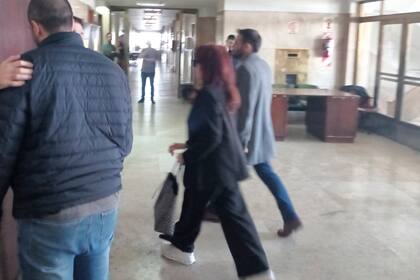 Cristina Kirchner, en el hall del sexto piso de Comodoro Py 2002, a punto de entrar en las oficinas del tribunal que la condenó