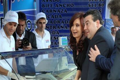 Cristina Kirchner en el lanzamiento de Carnes para Todos, en 2011, junto al empresario frigorífico Ricardo Bruzzese