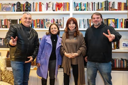 Cristina Kirchner en San José 1111 junto a los diputados nacionales y referentes sindicales Paco Manrique (Smata) y Vanesa Siley (judiciales), además del gremialista Daniel Catalano (ATE Capital)