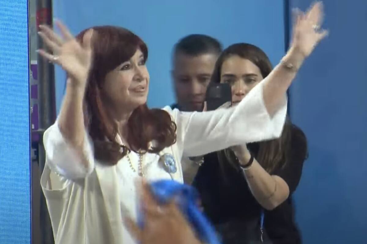 Cristina Kirchner, en su ingreso a un acto del PJ en Santiago del Estero