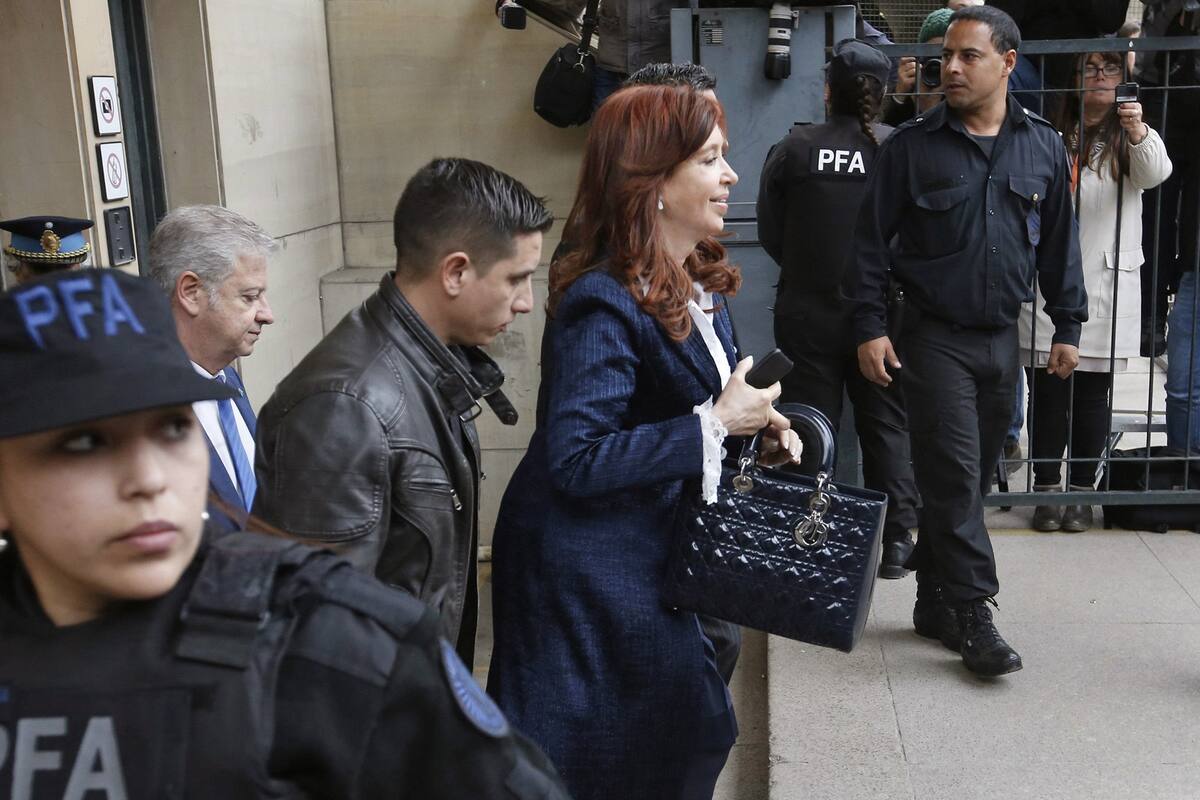 Cristina Kirchner, en uno de los ingresos de Comodoro Py
