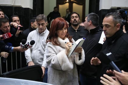 Cristina Kirchner firmó ejemplares de Sinceramente