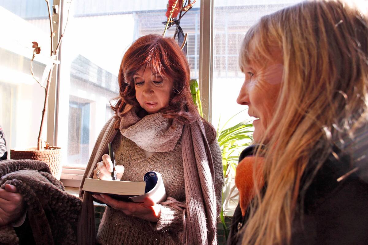 Cristina Kirchner hizo la cola para votar en una escuela de Río Gallegos