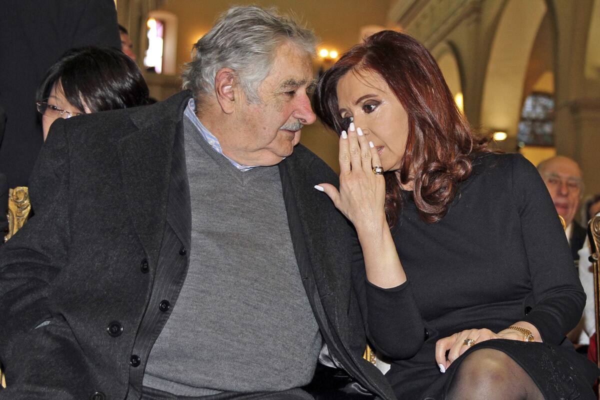 Cristina Kirchner junto a José Mujica