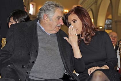 Cristina Kirchner junto a José Mujica.