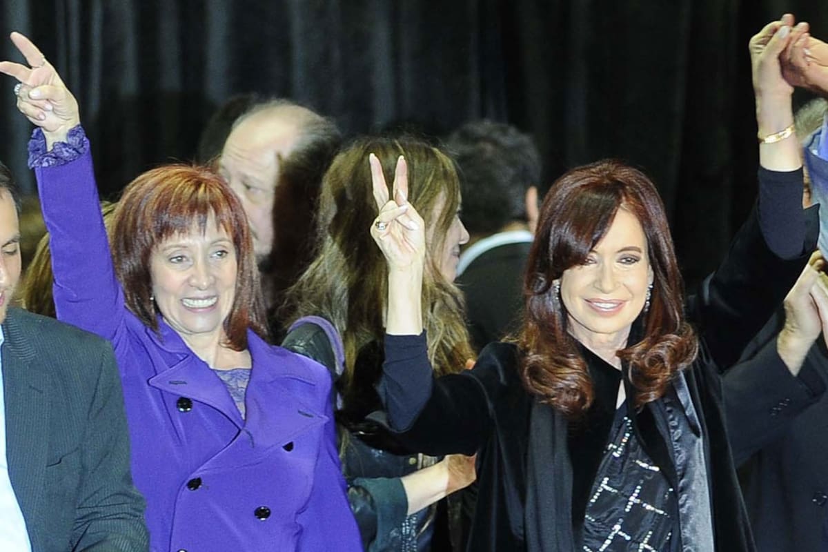 Cristina Kirchner, junto a Juan Cabamdié, Liliana Mazure y Daniel Filmus, en el histórico Cine Gaumont, en 2013