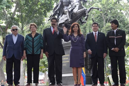 ARCHIVO.- Pepe Mujica, Dima Roussef, Cristina Kirchner, Nicolás Maduro, Horacio Cartes y Evo Morales
