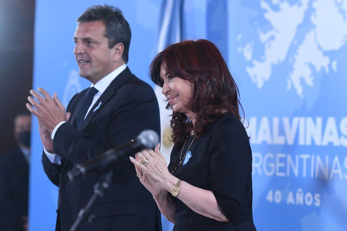Cristina Kirchner junto a Sergio Massa en el acto por Malvinas.