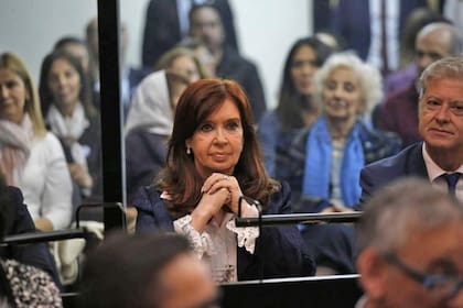 Cristina Kirchner junto a su abogado, Carlos Beraldi, en la causa Vialidad.