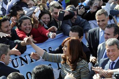 Cristina Kirchner, junto con Bermejo y Pérez, ayer en Maipú, Mendoza