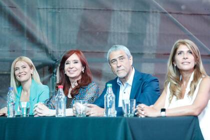 Cristina Kirchner participó en el acto de asunción del intendente de Avellaneda, Jorge Ferraresi