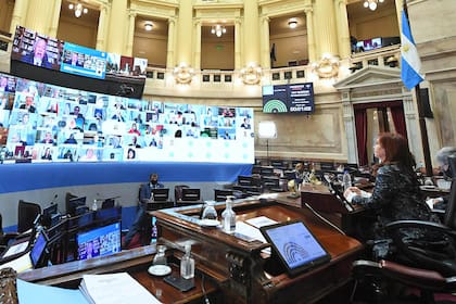 Cristina Kirchner preside la Sesión Especial remota del Honorable Senado de la Nación, el 8 de octubre