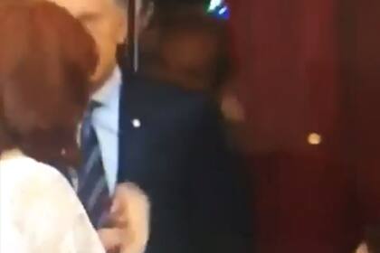 Cristina Kirchner realizó un peculiar gesto cuando Mauricio Macri ingresó al recinto de Diputados