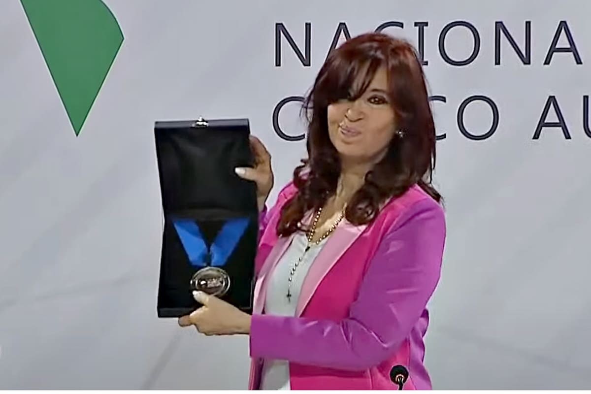 Cristina Kirchner recibe el título honorífico de la Universidad del Chaco Austral