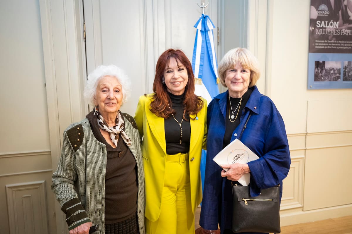 Cristina Kirchner se mostró junto a Estela de Carlotto y Mary-Claire King, genetista estadounidense y profesora de la Universidad de Washington