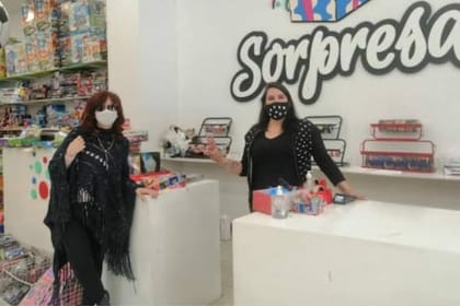 Cristina Kirchner se mueve en El Calafate solo con un secretario y una camioneta de la custodia que la sigue a cada paso