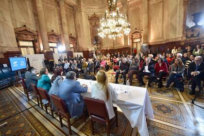 Cristina Kirchner se reunió con los senadores y diputados nacionales del oficialismo