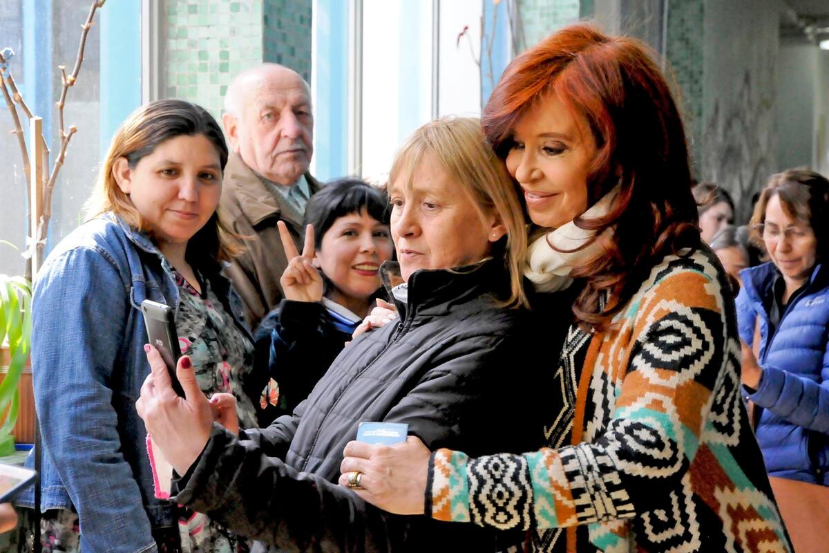 Cristina Kirchner votó y protagonizó un blooper