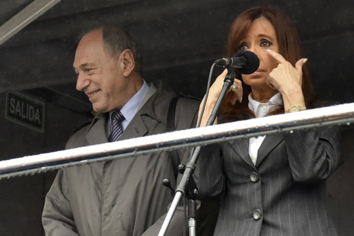 Cristina Kirchner y Eugenio Zaffaroni, en Comodoro Py