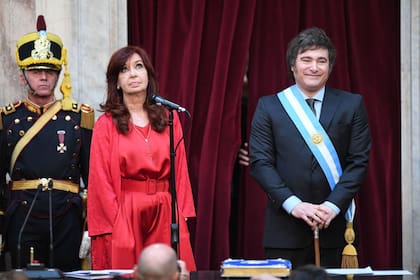 Cristina Kirchner y Javier Milei durante la asunción presidencial