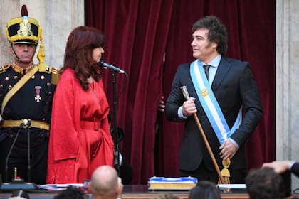 Cristina Kirchner y Javier Milei, en la ceremonia de traspaso de mando del libertario