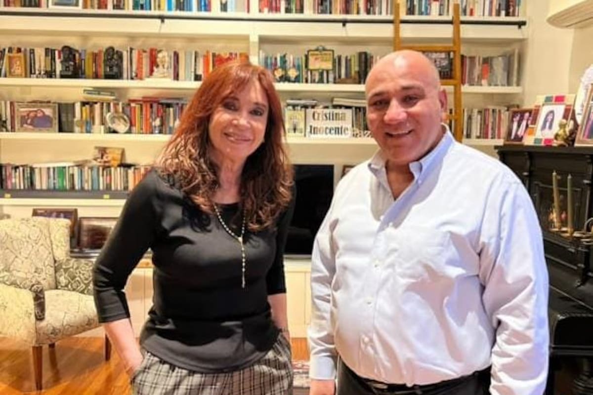 Cristina Kirchner y Juan Manzur en San José 1111