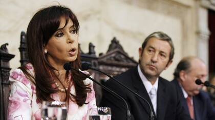 Cristina Kirchner y Julio Cobos en el 2009: arrasaron ante la desunión de la oposición