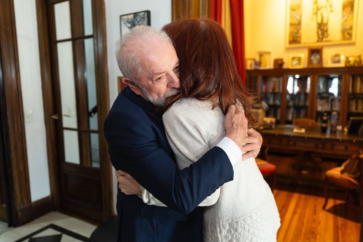 Cristina Kirchner y Lula se abrazaron en el departamento de la calle San José
