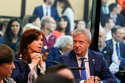 Cristina Kirchner y su abogado Carlos Beraldi, cuando afrontaron el juicio por las irregularidades en la obra pública en Santa Cruz