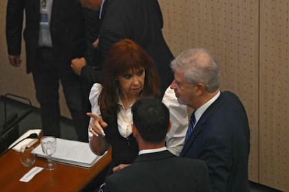 Cristina Kirchner y su abogado Carlos Beraldi, en los tribunales de Comodoro Py
