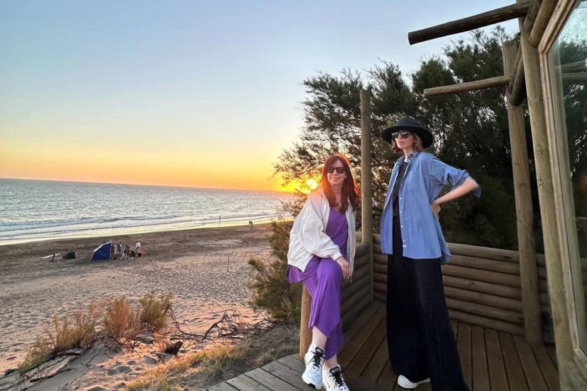 Cristina Kirchner y su hija Florencia, en Monte Hermoso