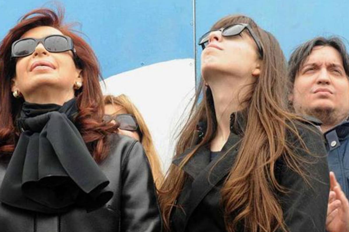 Cristina Kirchner y sus hijos Máximo y Florencia