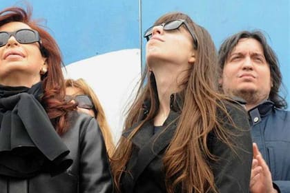 Cristina Kirchner y sus hijos, Máximo y Florencia
