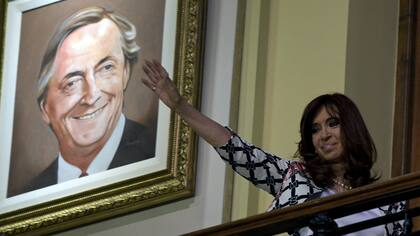 Cristina saluda a sus seguidores en la Rosada