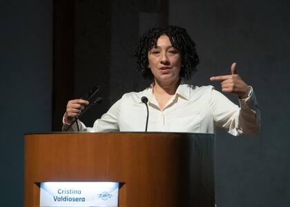Cristina Valdiosera es experta en estudios de ADN de la Universidad de Burgos (España)