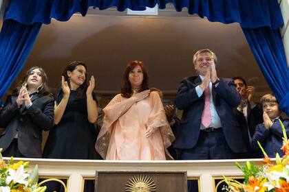 Cristina y Alberto Fernández estuvieron en el palco; Máximo no apareció