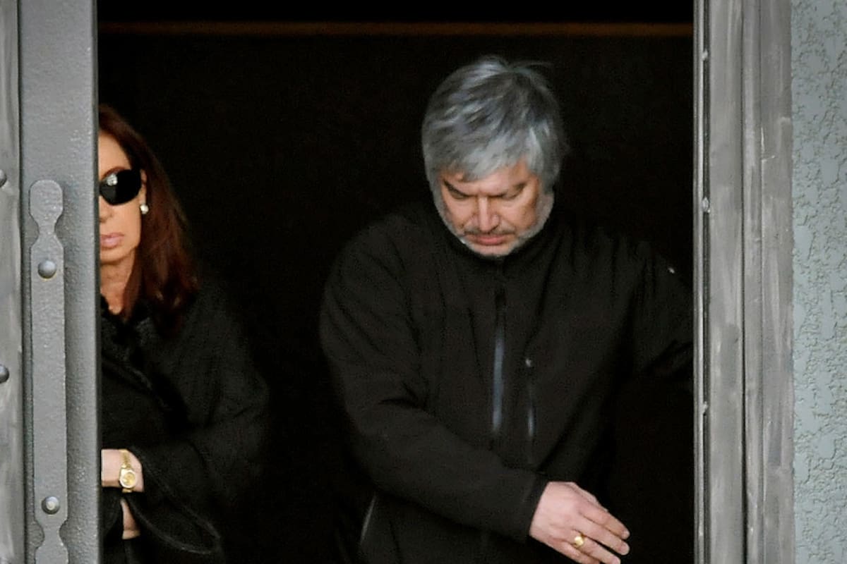 Cristina y Báez salen del mausoleo de Néstor Kirchner, el 18 de febrero de 2013