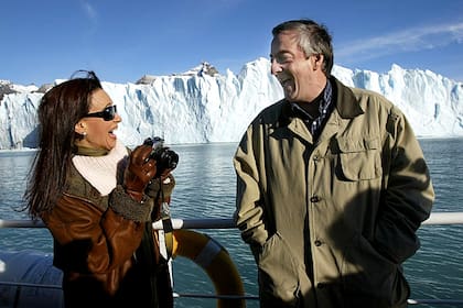 Cristina y Néstor con el glaciar  Perito Moreno de fondo