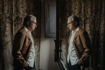 Cristóbal Balenciaga, otra de las series recientes que se inspiran en la alta costura y sus creadores