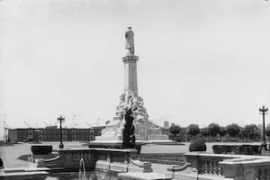 Cristóbal Colón. Pasó del flanco este de la Casa Rosada a una plazoleta frente al Aeroparque porteño.