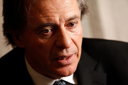 Cristóbal López compra por 40 millones de dólares la primera radio AM, FM y el segundo canal de noticias