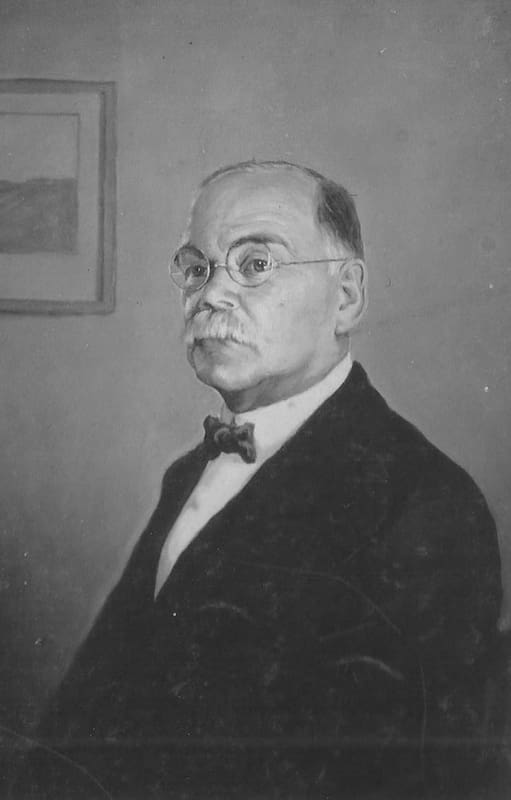Cristóbal M. Hicken. Gracias a sus estudios y a su labor docente, la escuela de jardinería del Jardín Botánico Carlos Thays, de la Ciudad de Buenos Aires, lleva su nombre.